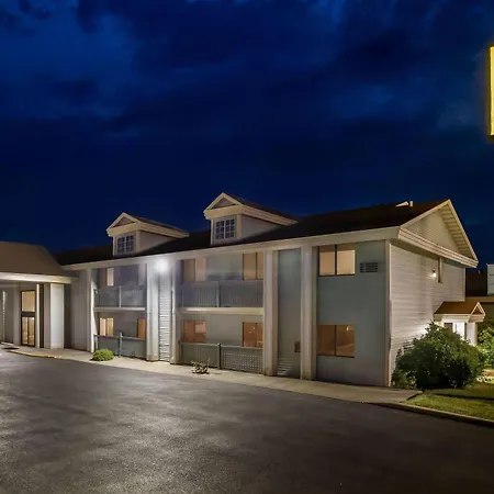 Super 8 By Wyndham La Crosse-3