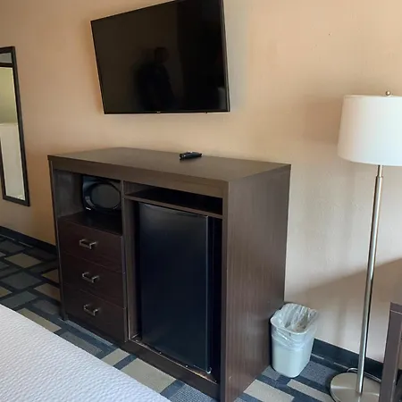 Days Inn By Wyndham Watertown-2