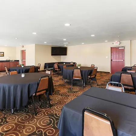 Cobblestone Hotel & Suites - Knoxville-3