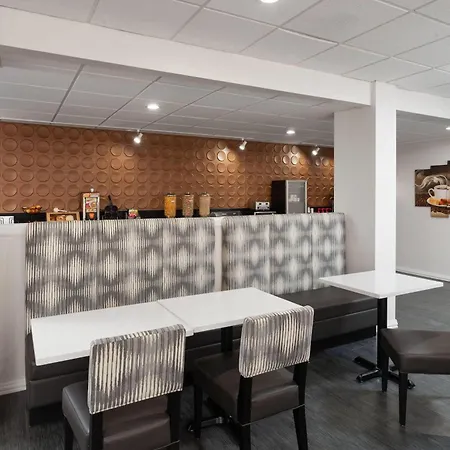 Wingate By Wyndham Sheboygan-3