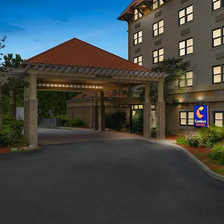 Comfort Suites Near Casinos-3