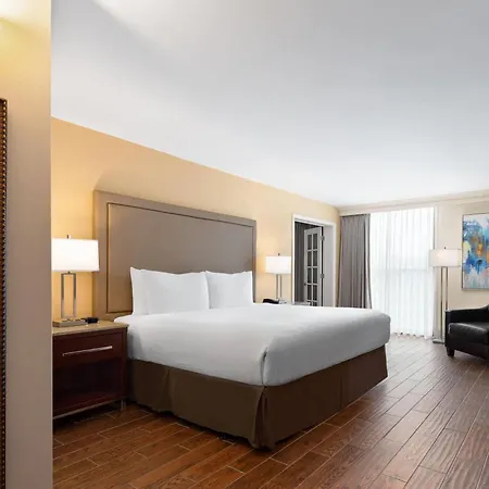 Wyndham Riverfront Hotel-2