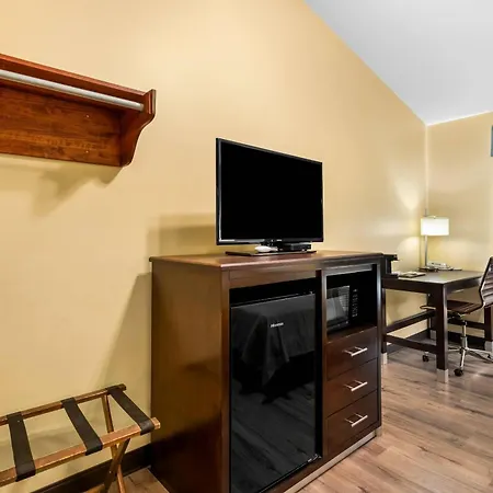 Econo Lodge Inn & Suites Eau Claire South-3