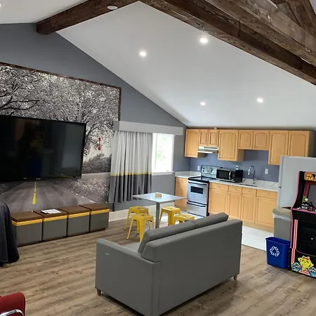 Super 8 By Wyndham Sturbridge-3