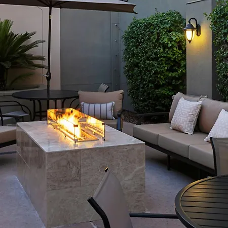 Courtyard By Marriott Baldwin Park-3