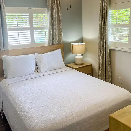 Marco Island Lakeside Inn-2