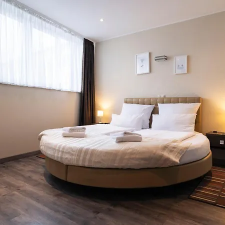 Home Hotel-2