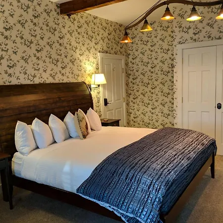 Heart Of The Village Bed & Breakfast In Shelburne Vt-2