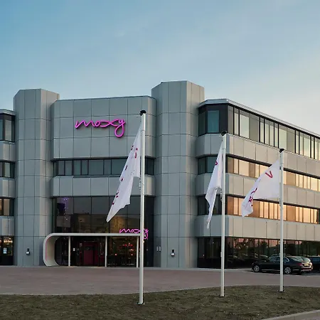 Moxy Amsterdam Schiphol Airport-3