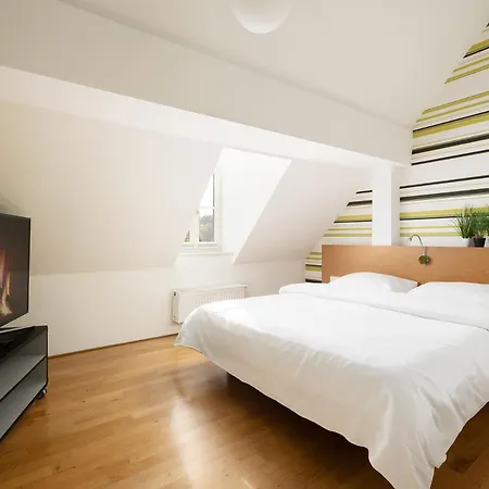 Hotel CampusZwei Komfortable Doppelzimmer&Apartments mit Küche Zentral in Ludwigsburg ideal für Business&Langzeitaufenthalte 24h Check in Kinder bis 14 Jahre übernachten kostenlos-2