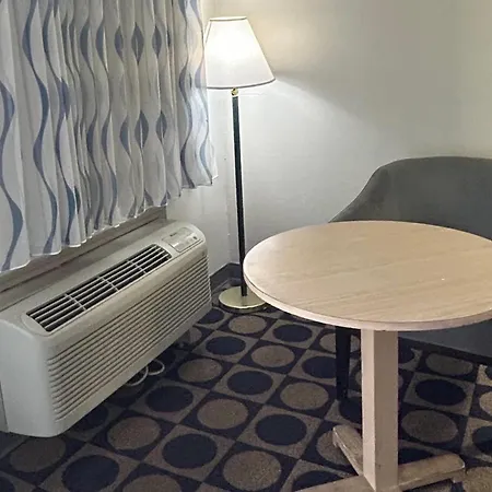 Days Inn By Wyndham Byron-2