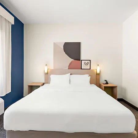 Spark By Hilton Mansfield-3