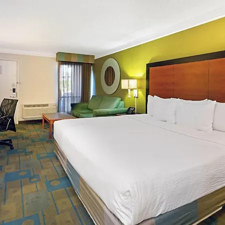 Travelodge By Wyndham Phoenix North-2