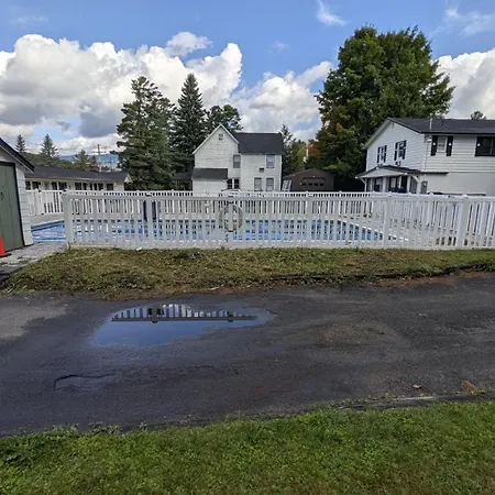 Maple Leaf Inn Lake Placid-2