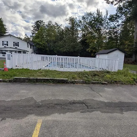 Maple Leaf Inn Lake Placid-3