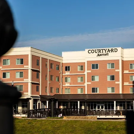 Courtyard By Marriott Rome-3