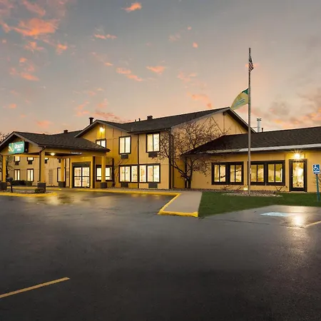 Quality Inn Marquette-2