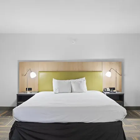 Greentree Inn & Suites Phoenix Sky Harbor-3