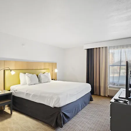 Greentree Inn & Suites Phoenix Sky Harbor-2
