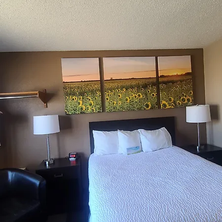 Days Inn By Wyndham Watertown-3