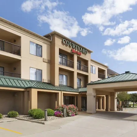 Courtyard By Marriott Bloomington Normal-3