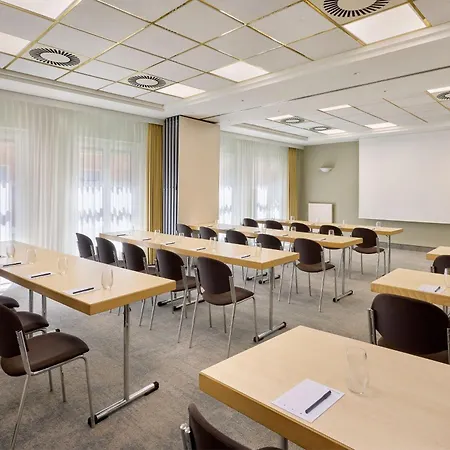 Courtyard By Marriott Magdeburg-3