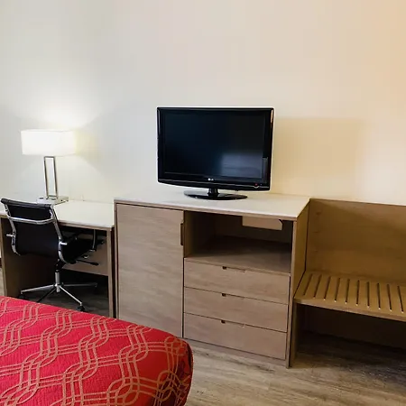 Econo Lodge Crystal Coast-2