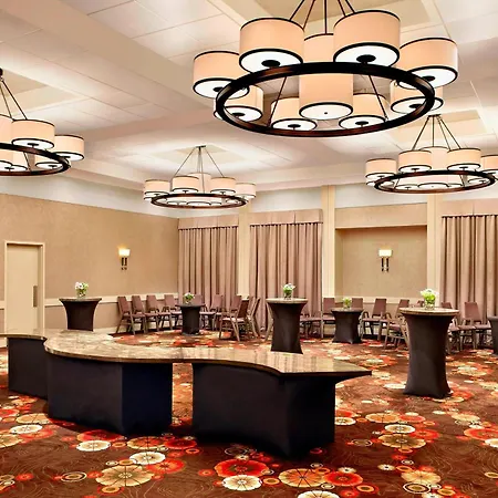 Sheraton Cavalier Calgary Hotel-3