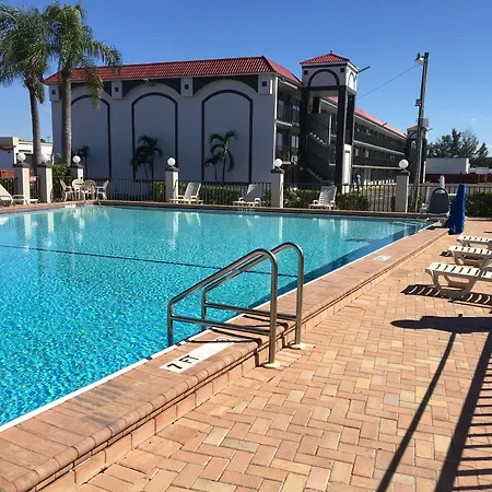 Days Inn By Wyndham Fort Myers-2