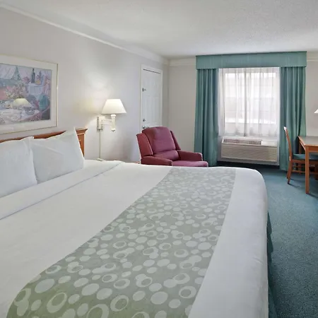 La Quinta Inn By Wyndham Omaha West-2
