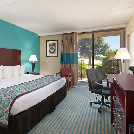 Howard Johnson By Wyndham Arlington Ballpark / Six Flags-2