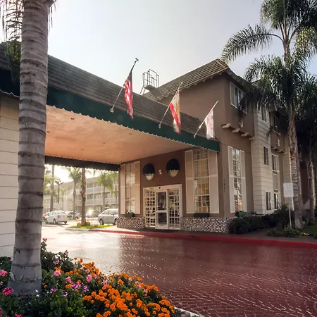 Ramada By Wyndham Costa Mesa/Newport Beach-2