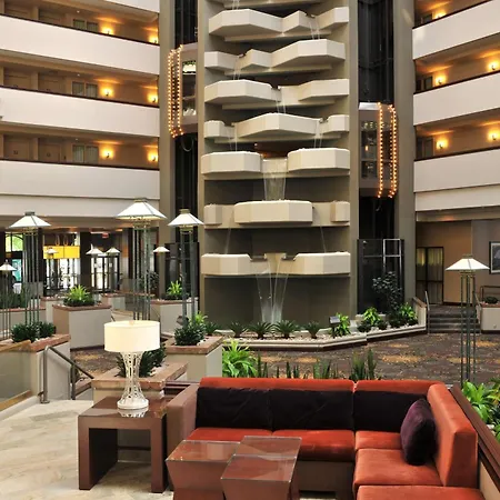Embassy Suites Des Moines Downtown-2