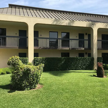 Best Western Plus South Coast Inn-2
