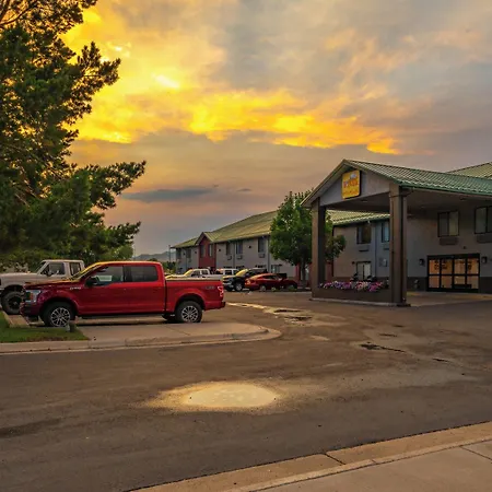 Yellowstone River Inn & Suites-2