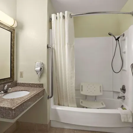 Super 8 By Wyndham Carlsbad-2