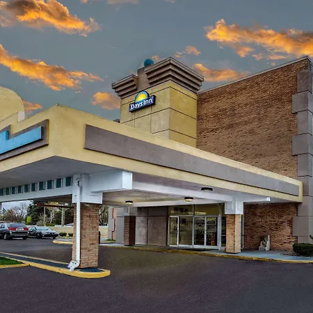 Days Inn By Wyndham Livonia Canton Detroit-3
