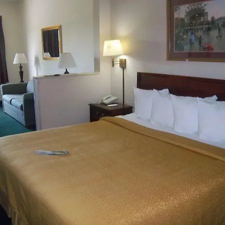 Quality Suites Hickory South-3