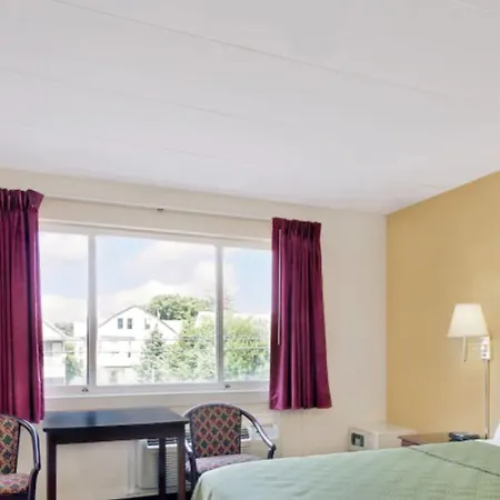 Travelodge By Wyndham Chambersburg-2