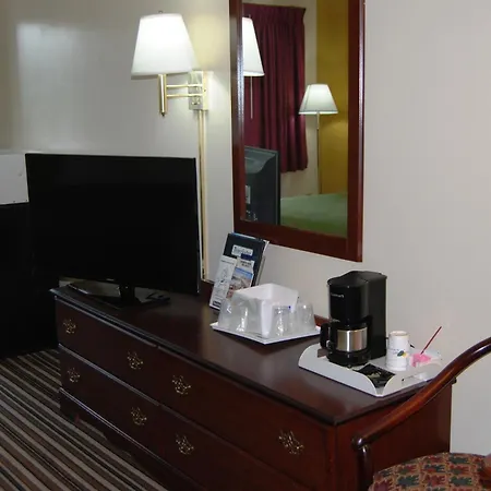Travelodge By Wyndham Chambersburg-3