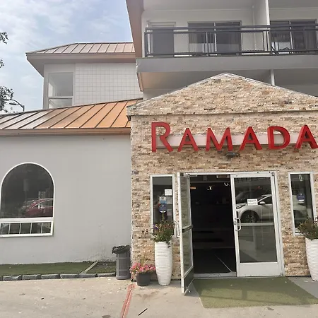 Ramada Downtown By Wyndham Anchorage-2