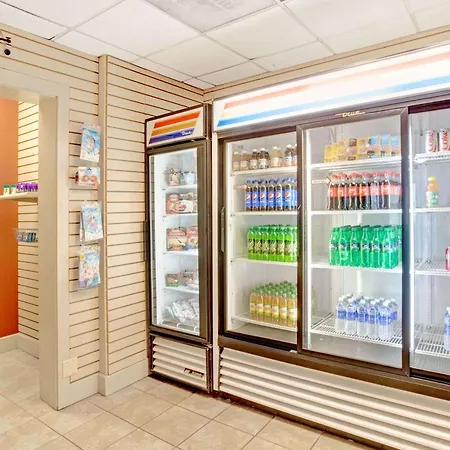 Ramada By Wyndham West Memphis-3