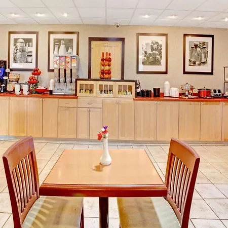 Ramada By Wyndham West Memphis-2