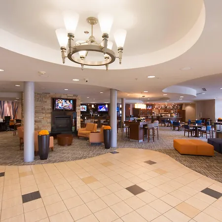 Courtyard By Marriott Canton-3