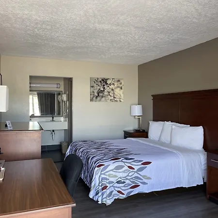 Red Roof Inn Lagrange-2