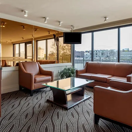 Best Western Plus Oswego Hotel And Conference Center-3