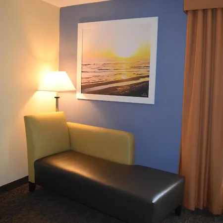Days Inn By Wyndham Cadillac-2