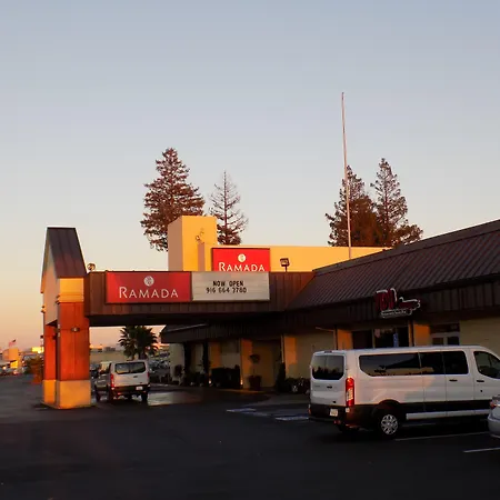Ramada By Wyndham Sacramento-3