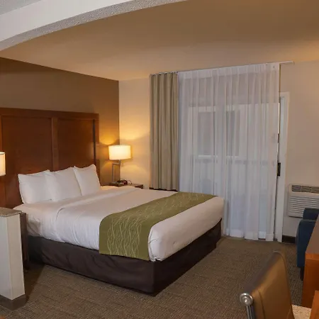Comfort Inn & Suites Erie - Splash Lagoon Indoor Waterpark-2