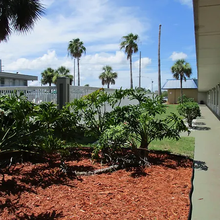 Days Inn By Wyndham Titusville Kennedy Space Center-3